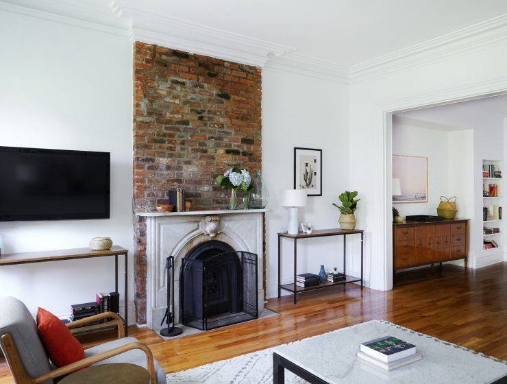 White Wall Riverfront Hotel